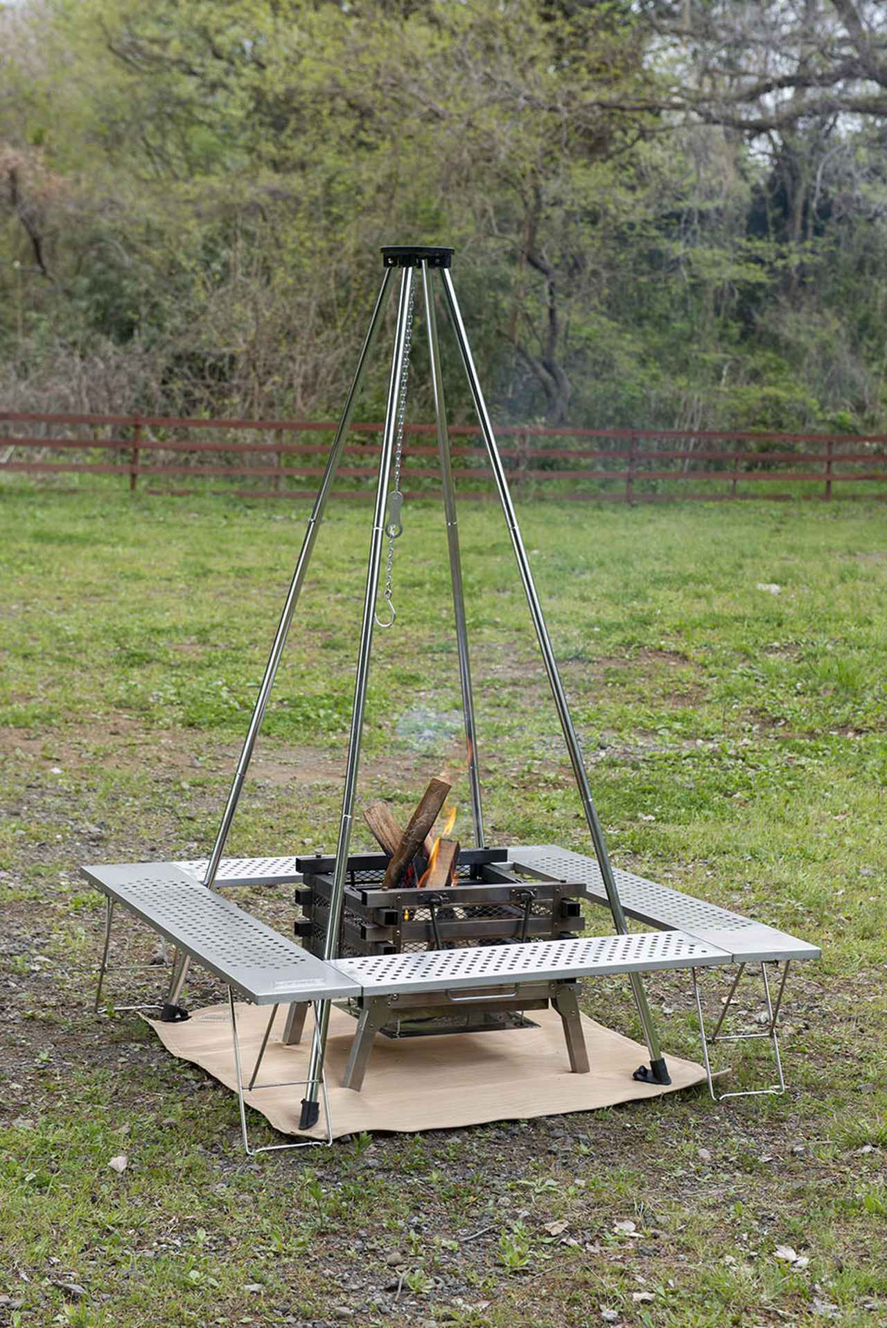 特販格安コールマン　ファイヤープレーステーブル　焚き火　テーブル テーブル・チェア・ハンモック