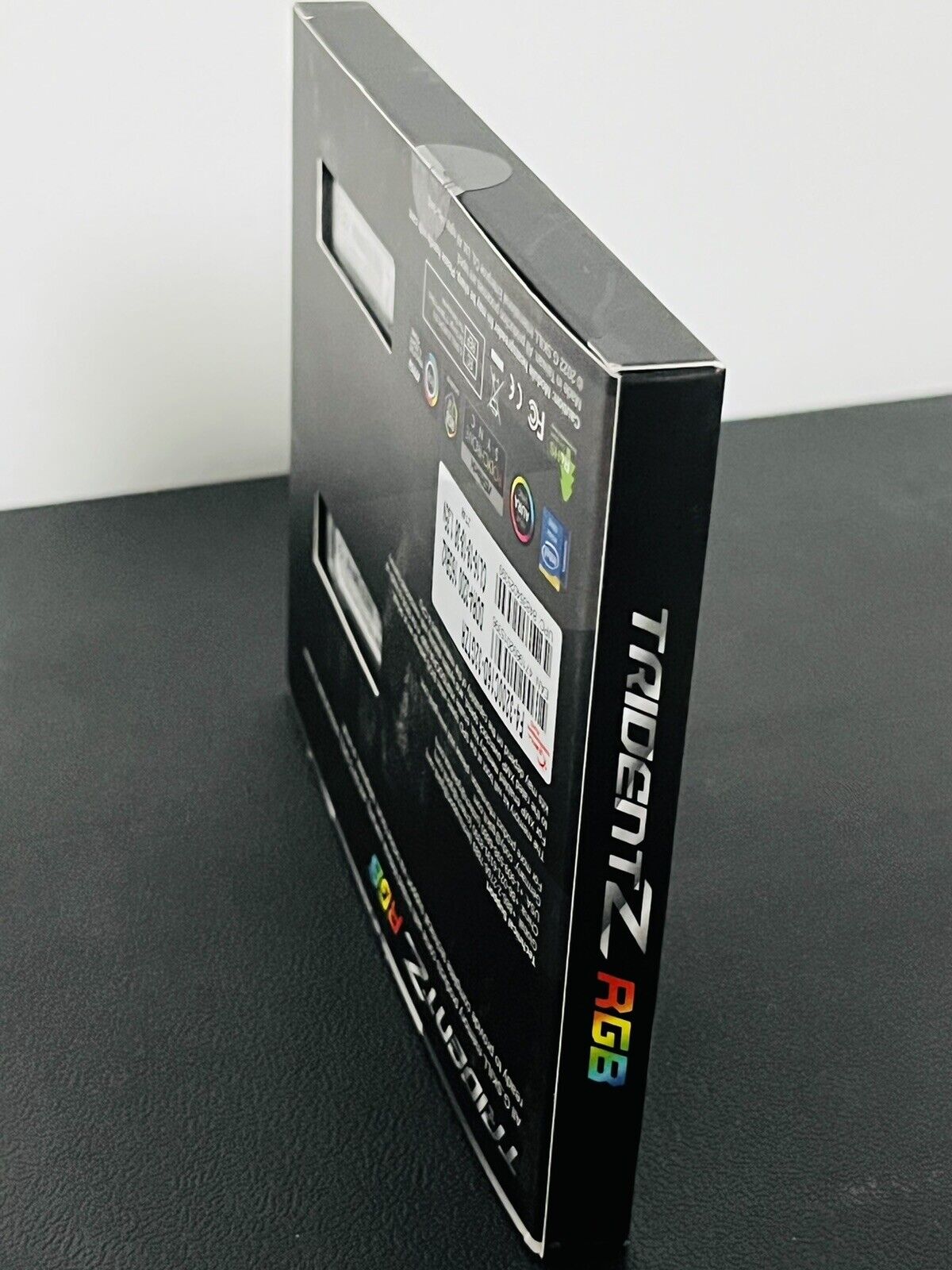 G.Skill Trident Z RGB F4-3200C16D-32GTZRX (DDR4-3200 16GB×2) AMD