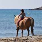 5 trucs relous en vacances à cheval