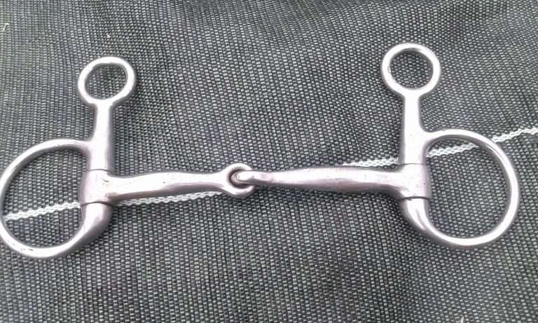 ANCIEN MORS POUR CHEVAL en fer forgé style NAPOLÉON III EUR 20,00